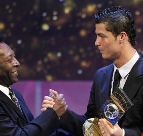 صحفي شهير يسخر من قفزة رونالدو الشهيرة بالمقارنة مع ارتقاء بيليه