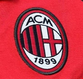 رابع أغنى رجل في العالم يقترب من شراء ميلان الإيطالي