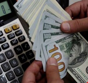 اقتصادي يوضح اهم أسباب عدم عودة سعر صرف الدولار الى طبيعته