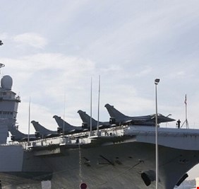 ماكرون يعلن إرسال حاملة 