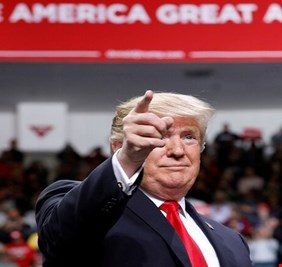 ترامب مغردا بالفارسية: اجعلوا إيران عظيمة مرة أخرى!