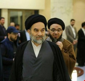 نجل السبستاني يلتقي مجموعة من المتظاهرين ويقول لهم: إثبتوا على إحتجاجاتكم بوجه الطغاة والفاسدين