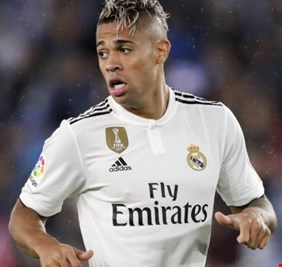 مهاجم ريال مدريد دياز يصاب بالذعر بعد تعرضه للسطو في الشارع