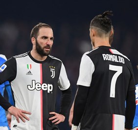 نابولي يضرب يوفنتوس في مباراة مثيرة