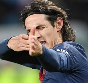 كافاني يودع زملاءه في باريس سان جيرمان استعدادا للانتقال إلى أتلتيكو مدريد