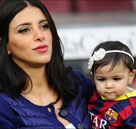 زوجة نجم برشلونة الاسبق تصف العراقيين بـ 