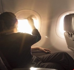 المكان الأكثر أمانا للجلوس في الطائرة لتجنب الإصابة بفيروس 