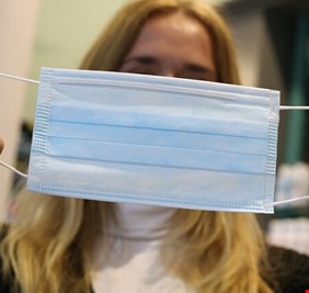 هل تحمينا الأقنعة الطبية حقا من فيروس 