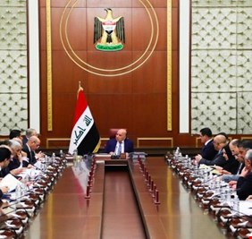 فؤاد حسين يأخذ مكان عبد المهدي في اجتماع مجلس الوزراء.. هل هو الأخير؟