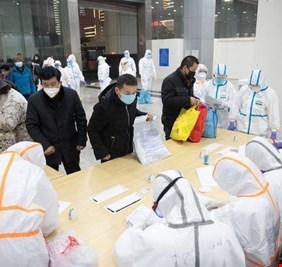 الفيروس القاتل يواصل حصد الارواح.. “شاهد” ما يجري في الصين هيستيريا وانهيارات عصبية وأيام بلا نوم