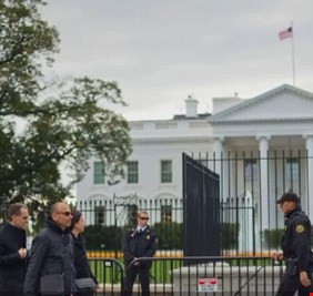 واشنطن بوست: توقيف رجل قرب البيت الأبيض هدد بقتل ترامب طعنا بالسكين