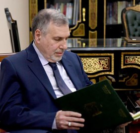 نائب يكشف عن ’’تركة ثقيلة’’ بانتظار علاوي في 3 وزارات ويتحدث عن مشكلة تخص رواتب المعينين حديثاً