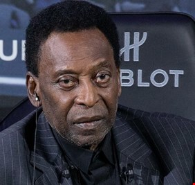 الاسطورة بيليه يرفض الخروج من المنزل لهذا السبب !