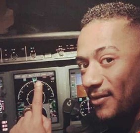 محمد رمضان يرد على الطيار الموقوف عن العمل بسببه