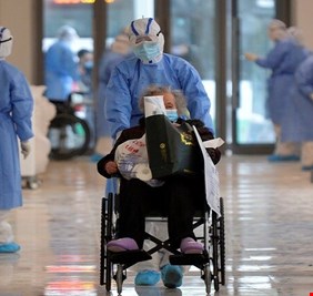 242 حالة وفاة ونحو 15 ألف حالة إصابة جديدة بـ