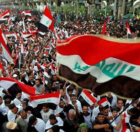 بالصورة : محتجون يدفعون غرامة حسن الساري مع رسالة فيها دلائل وإشارات مهينة ومعيبة !
