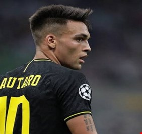 ماروتا يلقي كرة برشلونة في ملعب لاوتارو