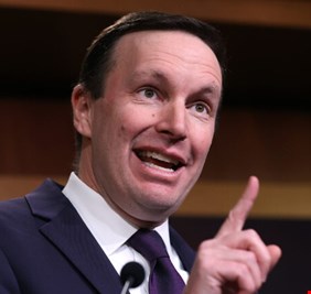 سيناتور أمريكي يدافع عن لقائه ظريف