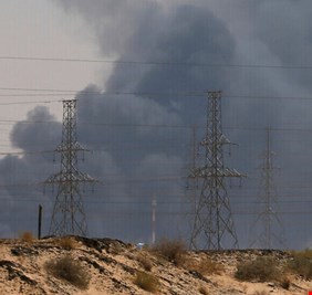 الحوثيون يعلنون استهداف منشآت 