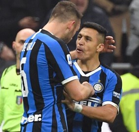 خطأ في الترجمة يصيب نجم إنتر ميلان بفيروس 