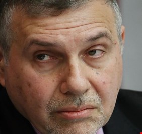 لماذا فشلت حكومة علاوي في نيل ثقة النواب اول امس، وما هو سيناريو جلسة الأحد الفاصلة ؟