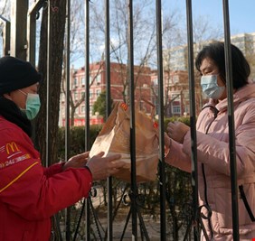 كورونا.. انخفاض ملموس بعدد الإصابات في الصين