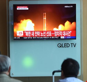 كوريا الشمالية تطلق صاروخين مجهولين من ساحلها الشرقي!