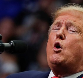 ترامب: لم ألمس وجهي منذ أسابيع بسبب كورونا