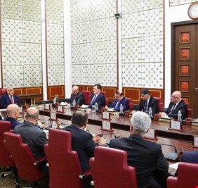 مدير مكتب رئيس الوزراء يجري جرداً عاجلاً لمنتسبي مكتبه بحثاً عن كورونا.. ومفاجأة بأربعة اسماء