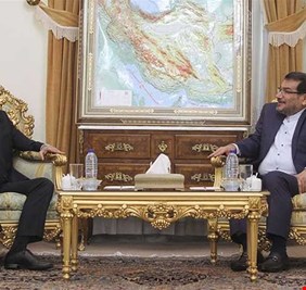 نقلاً عن وكالة مهر نيوز الايرانية : شمخاني يلتقي الكاظمي ويناقشان الأوضاع الأمنية والعلاقات الإستخبارية بين البلدين