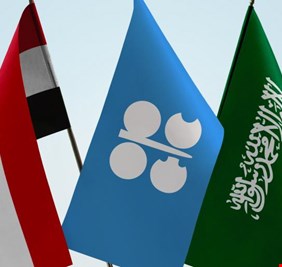 خبير بشؤون الطاقة: أزمة انخفاض أسعار النفط ستستمر.. السعودية تتحكم بأوبك والعراق يتفرج فقط