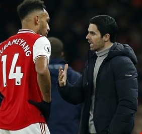 مدرب أرسنال ضحية جديدة للفيروس 