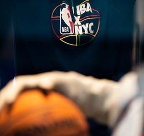 لاعب مصاب بكورونا يتبرع بنصف مليون دولار