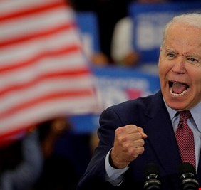 بايدن يفوز بالانتخابات التمهيدية للديمقراطيين في 3 ولايات أمريكية