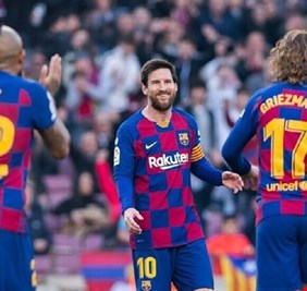 بادرة رائعة لميسي ورفاقه تجاه فريقهم برشلونة