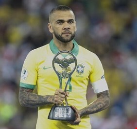 ألفيس يهاجم الرئيس البرازيلي بسبب كورونا!