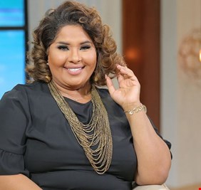 هيا الشعيبي تسخر من أصالة دفاعا عن أحلام