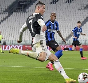 وزير الرياضة الإيطالي يشكك باستئناف 