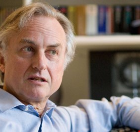 بالصورة .. عالم احياء بريطاني شهير يقتبس عبارة لــ 