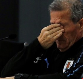 أول مدرب في العالم يفقد وظيفته بسبب فيروس كورونا