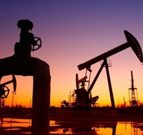 أسعار النفط تبلغ أدنى مستوياتها منذ 17 عاما