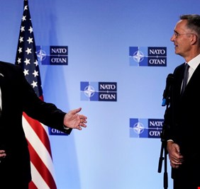 بومبيو وستولتنبرغ يتهمان روسيا والصين بالتضليل في كورونا