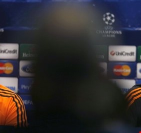 كارلو أنشيلوتي يطعن رونالدو بظهره