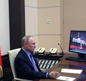 بوتين يقرّ عقوبة بالسجن أقصاها 7 سنوات لمخالفي الحجر الصحي