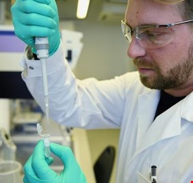 بعد ان نجحت تجربته على الفئران، الامريكيون يجربون لقاح كورورنا على البشر سريرياً، ويبشرون بنجاح ساحق