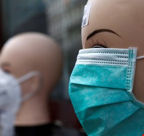 دول العالم تتنازع لشراء الكمامات الصينية!