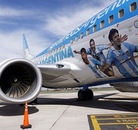 طائرة ميسي الخاصة تنجو من السقوط وتهبط اضطراريا في بروكسل