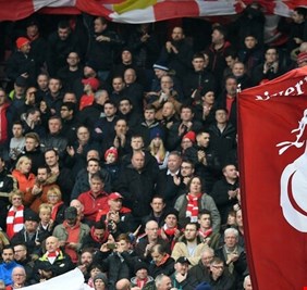 انتقادات لإجراءات ليفربول بحق موظفيه