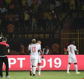 كرة القدم تتنفس مع استمرار إحدى الدوريات