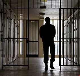 مقترح عبدالمهدي حول السجناء يواصل إثارة الجدل.. كتلة شيعية على خط المعترضين!